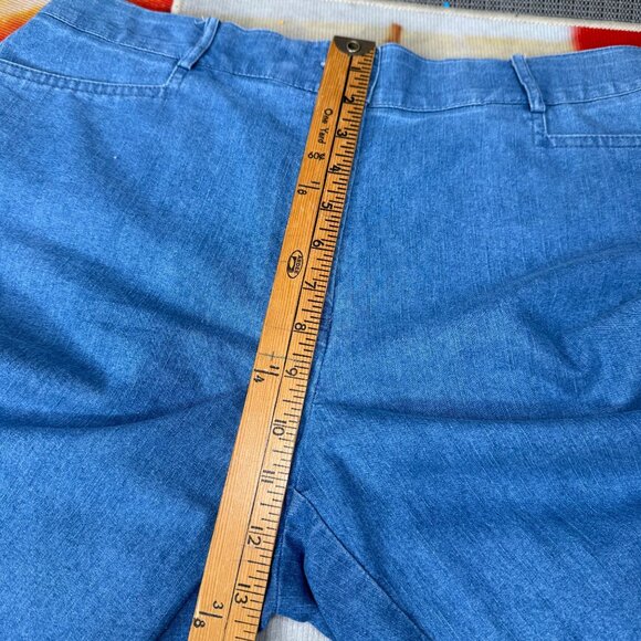 Studio Works Womens Size 12 Light Blue Denim Shorts Casual Stretch Cotton Blend - Picture 6 of 9